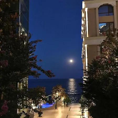 La Spacious With A Sea View Apartment *