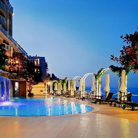 La Spacious With A Sea View