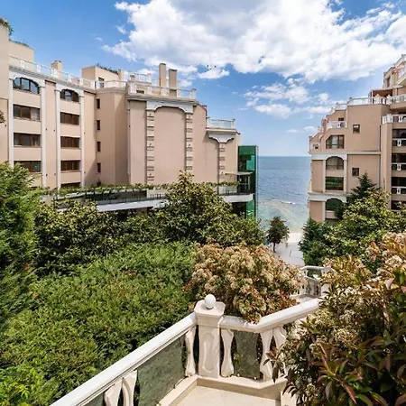 La Spacious With A Sea View Apartment Varna