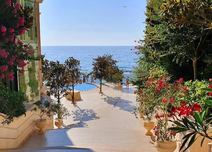 La Spacious With A Sea View *