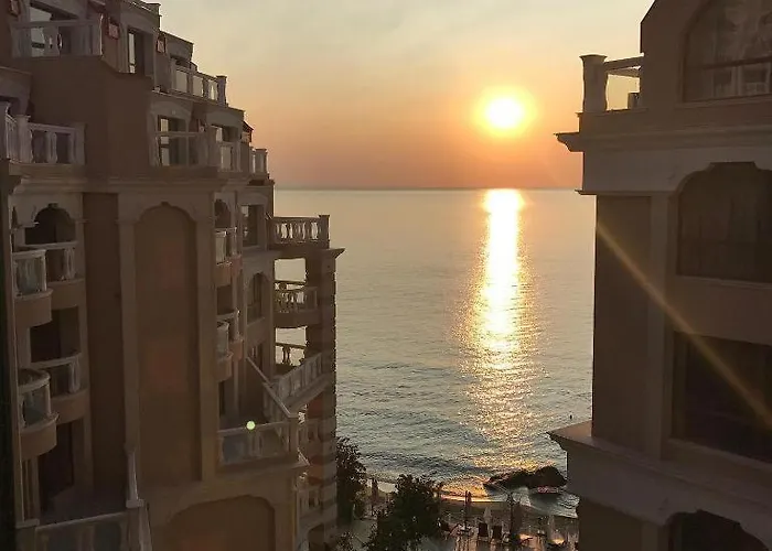 La Spacious With A Sea View Appartamento Varna